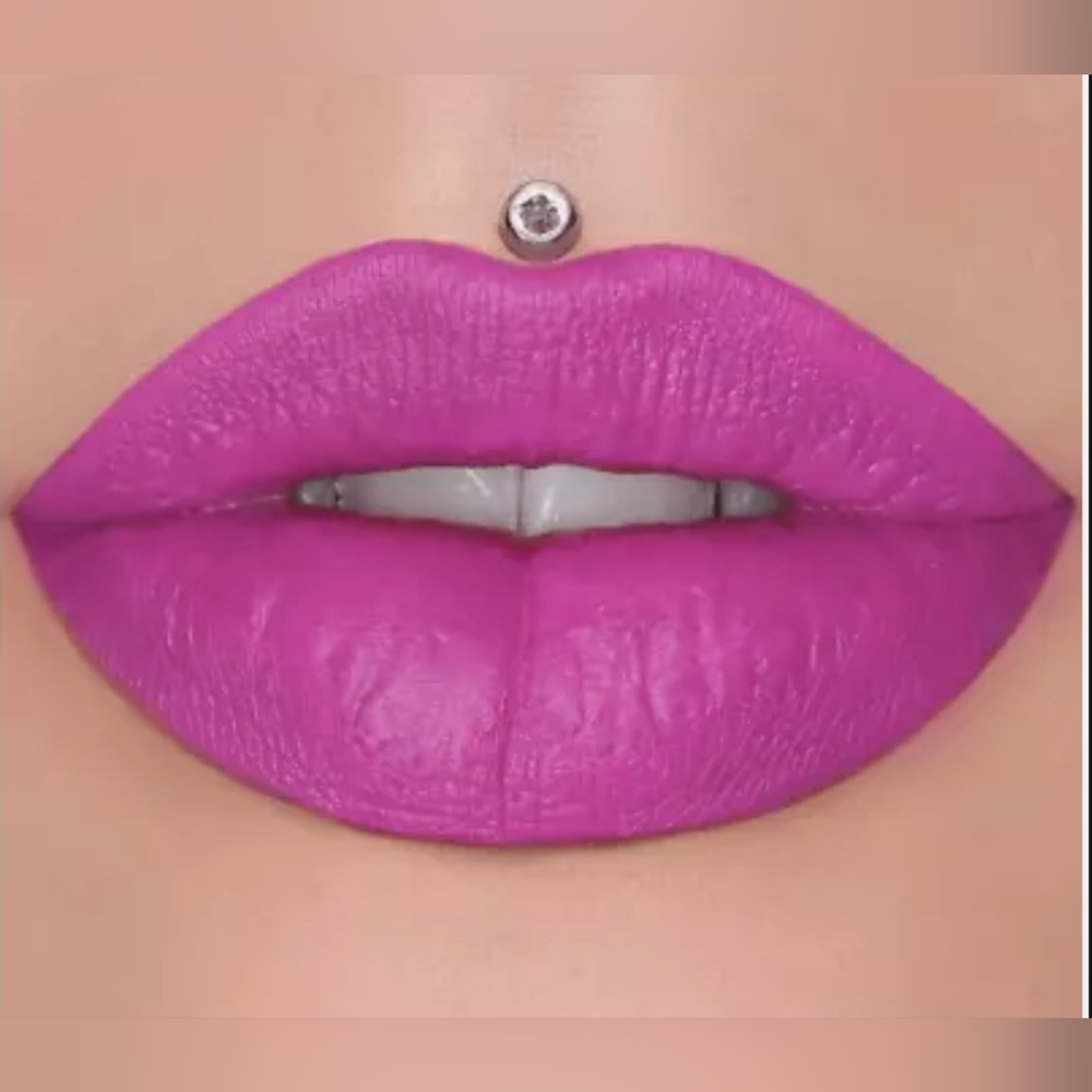 💜 Always Faithful- Velvet Trap Lipstick - Jeffree Star